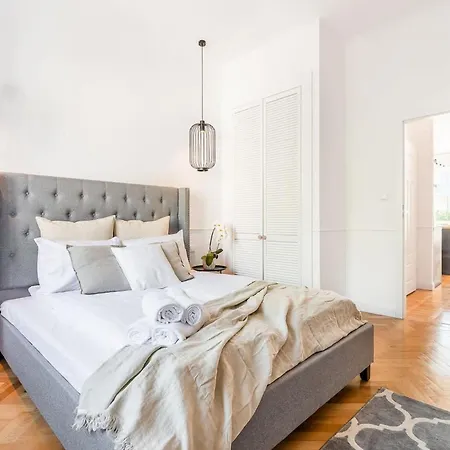 Marszalkowska Elegant With A Balcony Center By Rent Like * 华沙