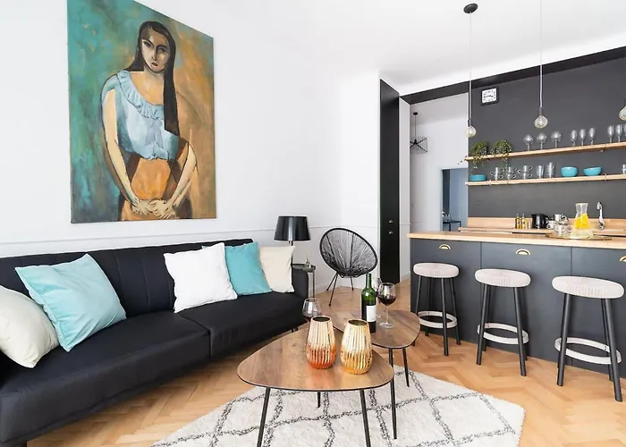 Elegant In Center With A Balcony By Renters 公寓 *