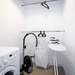Elegant In Center With A Balcony By Renters Appartement *