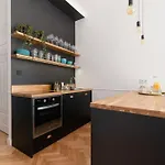 Elegant In Center With A Balcony By Renters Appartement Warschau