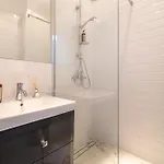 Elegant In Center With A Balcony By Renters Appartement *
