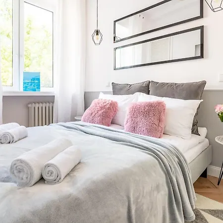 Elegant In Center With A Balcony By Renters Apartment *